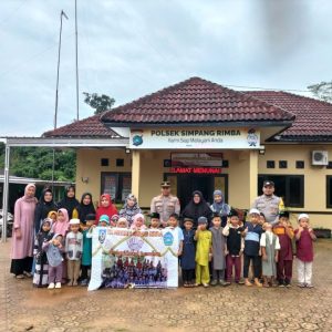 Berbagi Berkah Ramadan: TKN 1 Simpang Rimba Bagikan Takjil Gratis